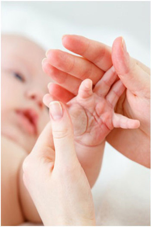 Massage cho bé theo chuẩn y khoa